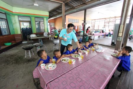 Gallery-Aji Volunteer-Anubankhokcharoen School- Lop  (21)