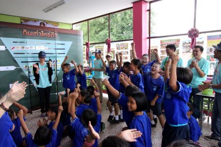 Gallery-Aji Volunteer-Anubankhokcharoen School- Lop  (30)